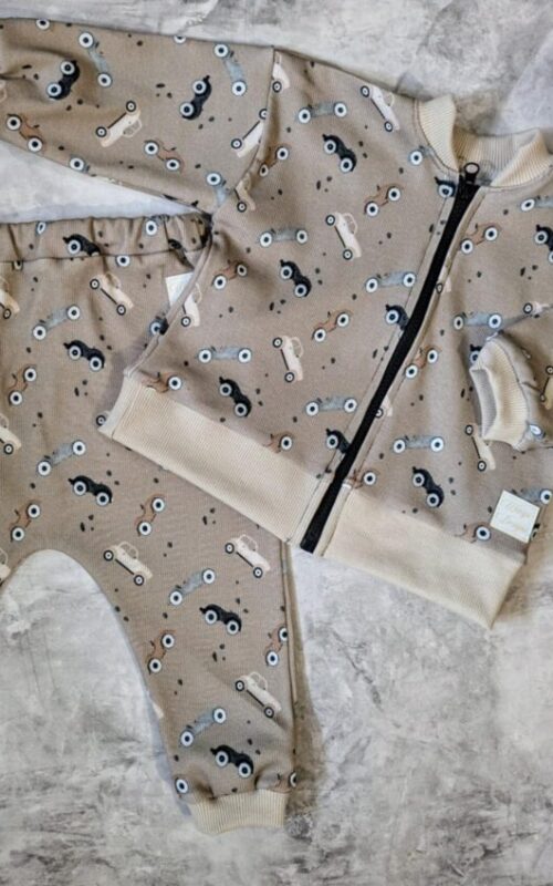 Dres autka retro na beżowym tle