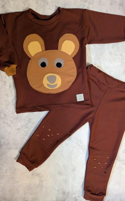 Dres czekoladowy z Misiem i dziurami