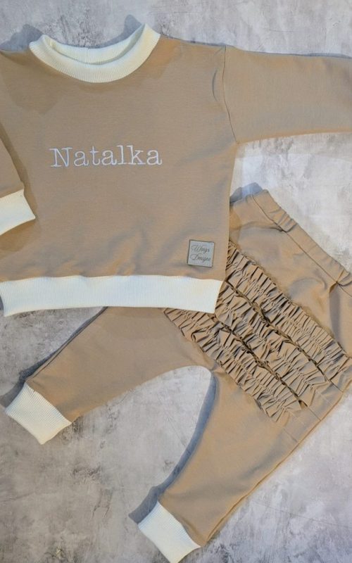 Dres beżowy z imieniem i kokardkami