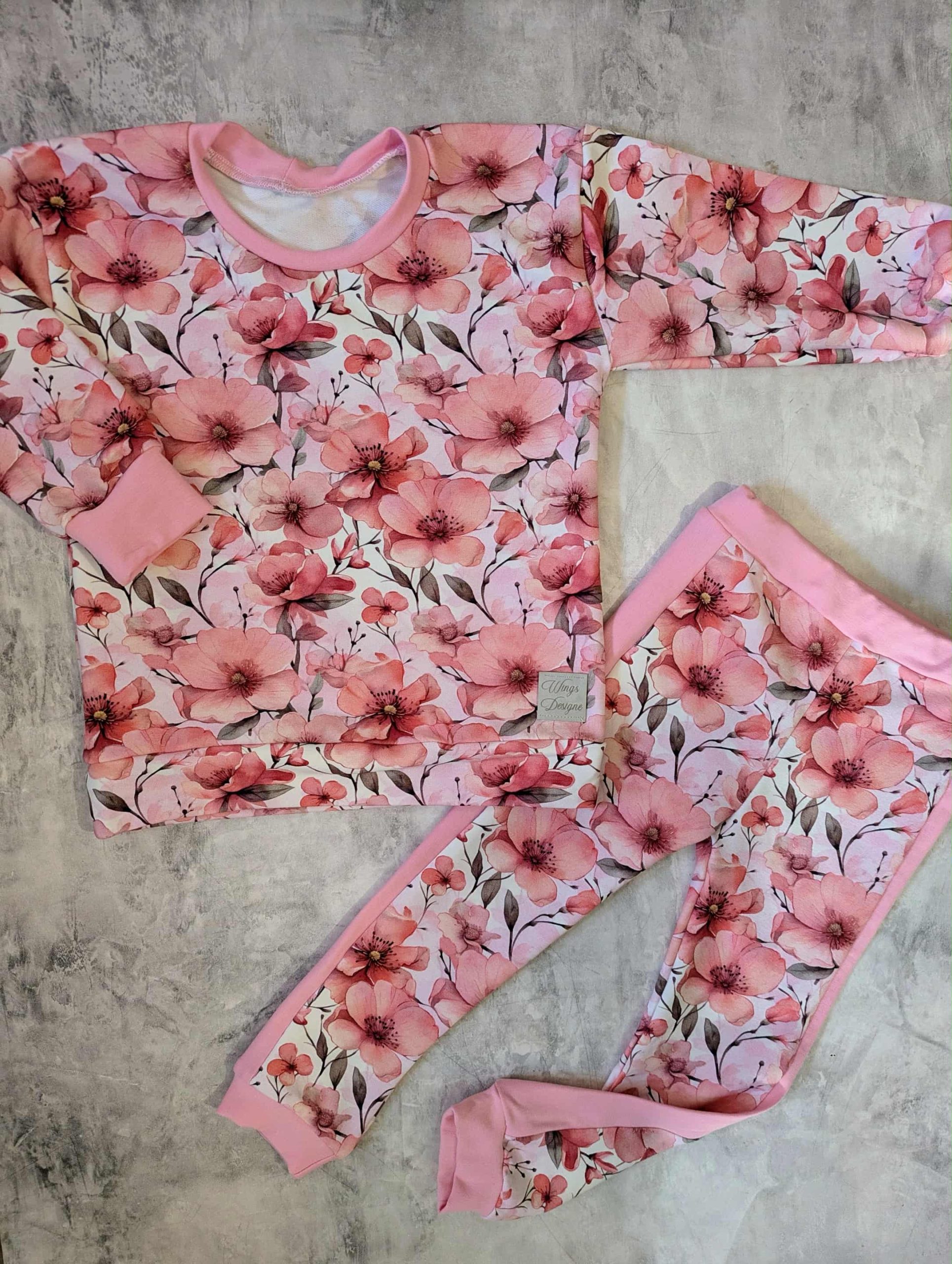 Dres różowe kwiatki na białym