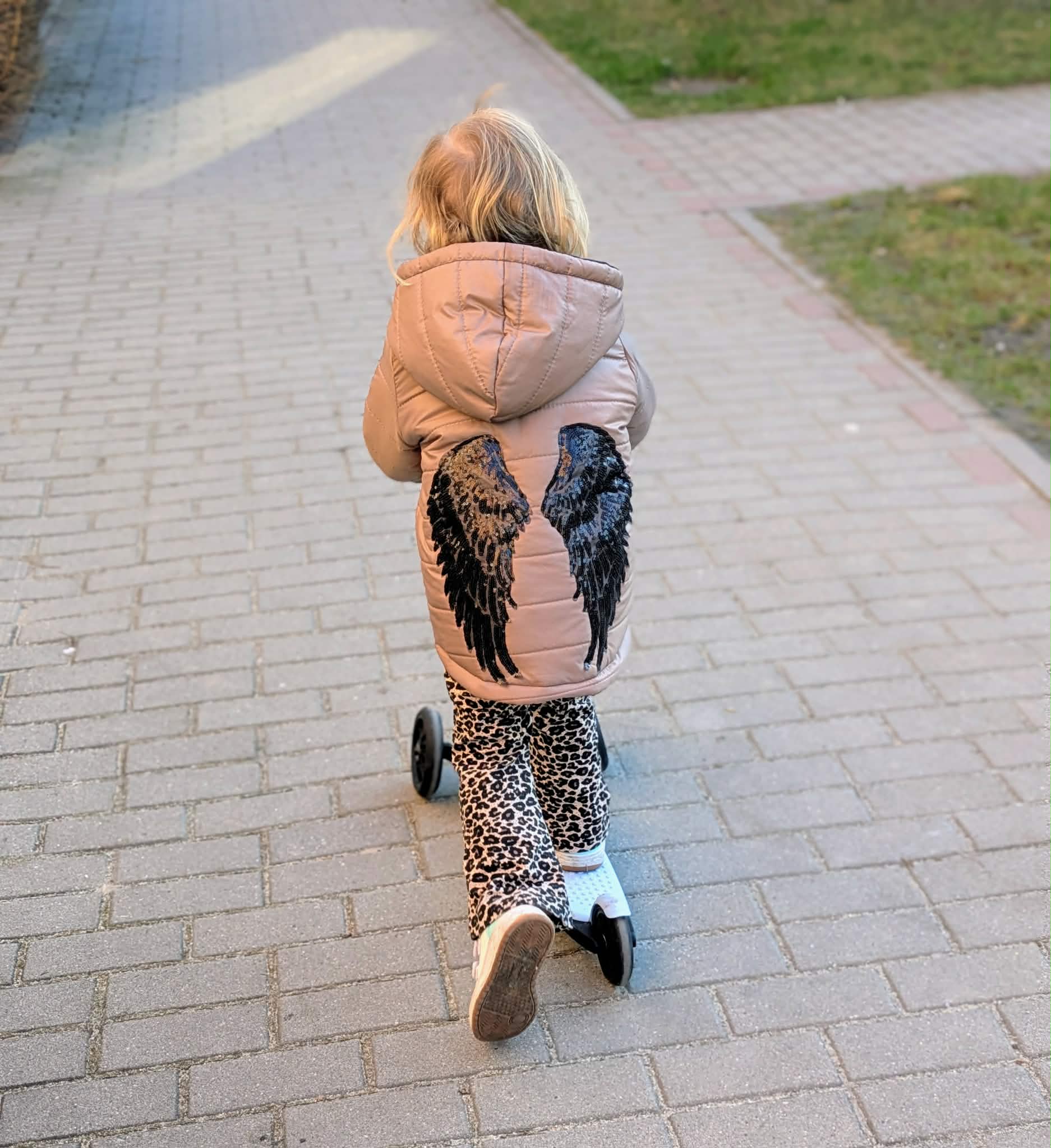 Kurtka pikowana ze skrzydłami jasny brąz