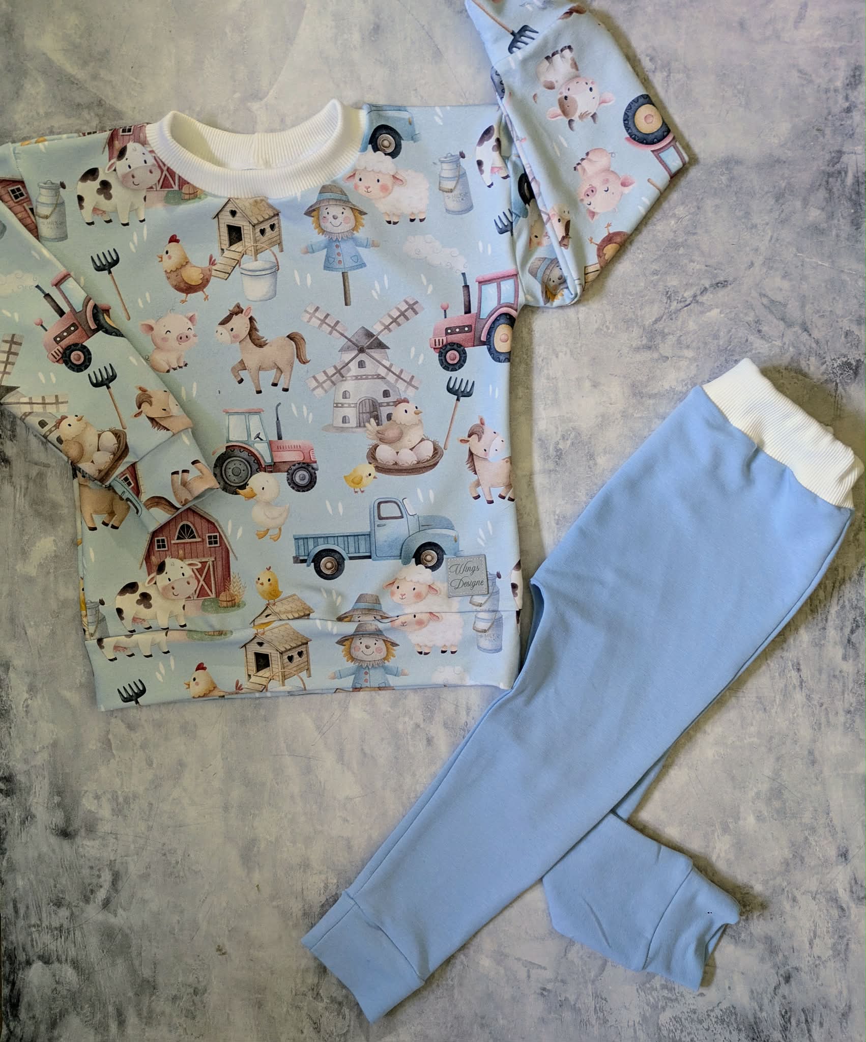 Dres dla dziecka – farma wesoła z błękitem komplet
