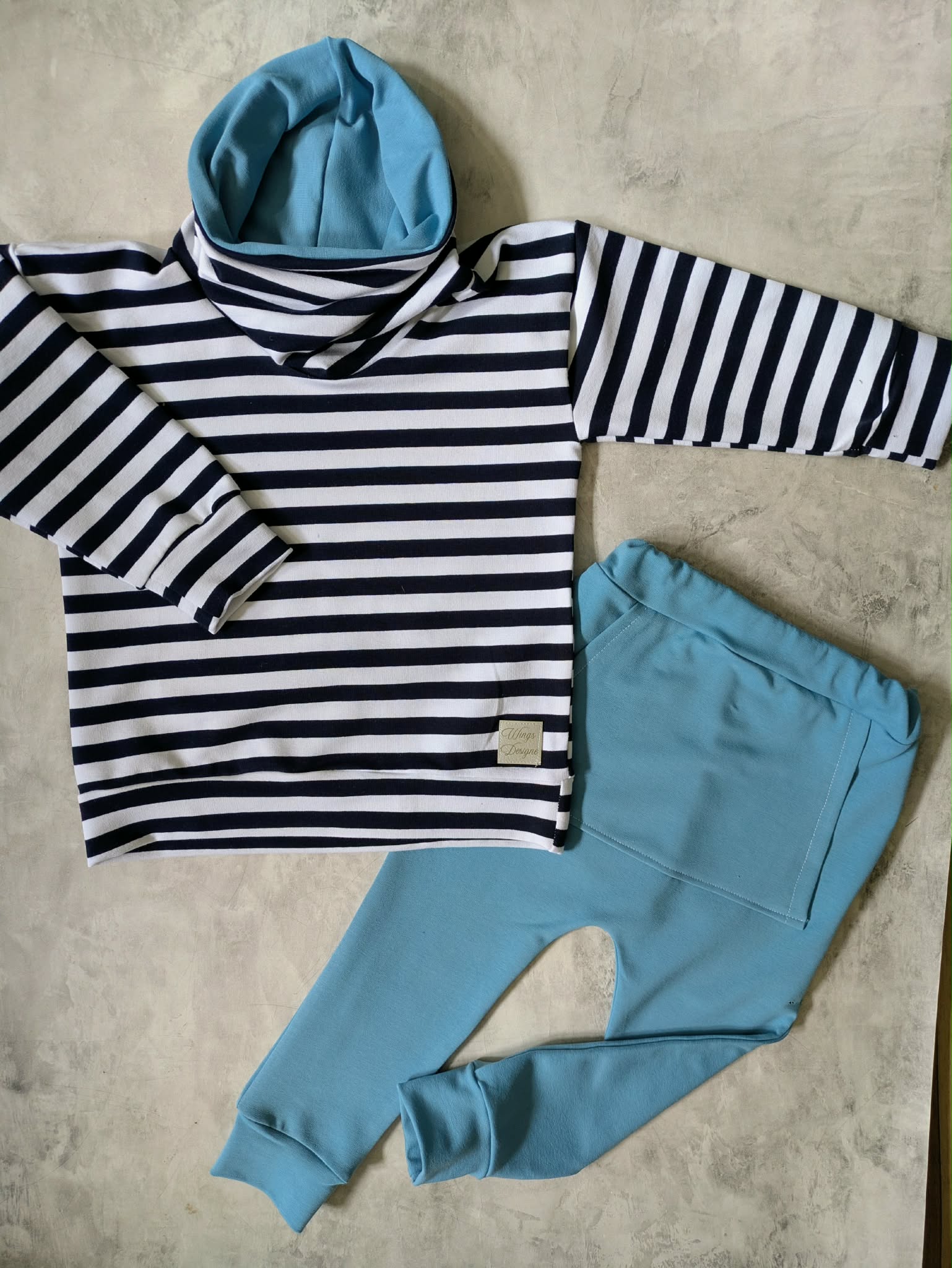 Dres paski granatowo białe z błękitem