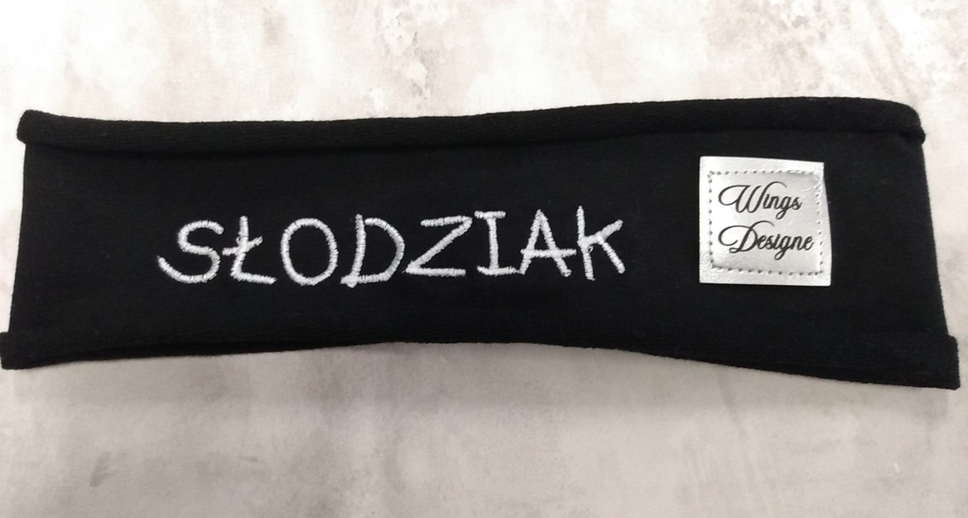 Opaska dla dziecka dowolny kolor z haftem SŁODZIAK – handmade