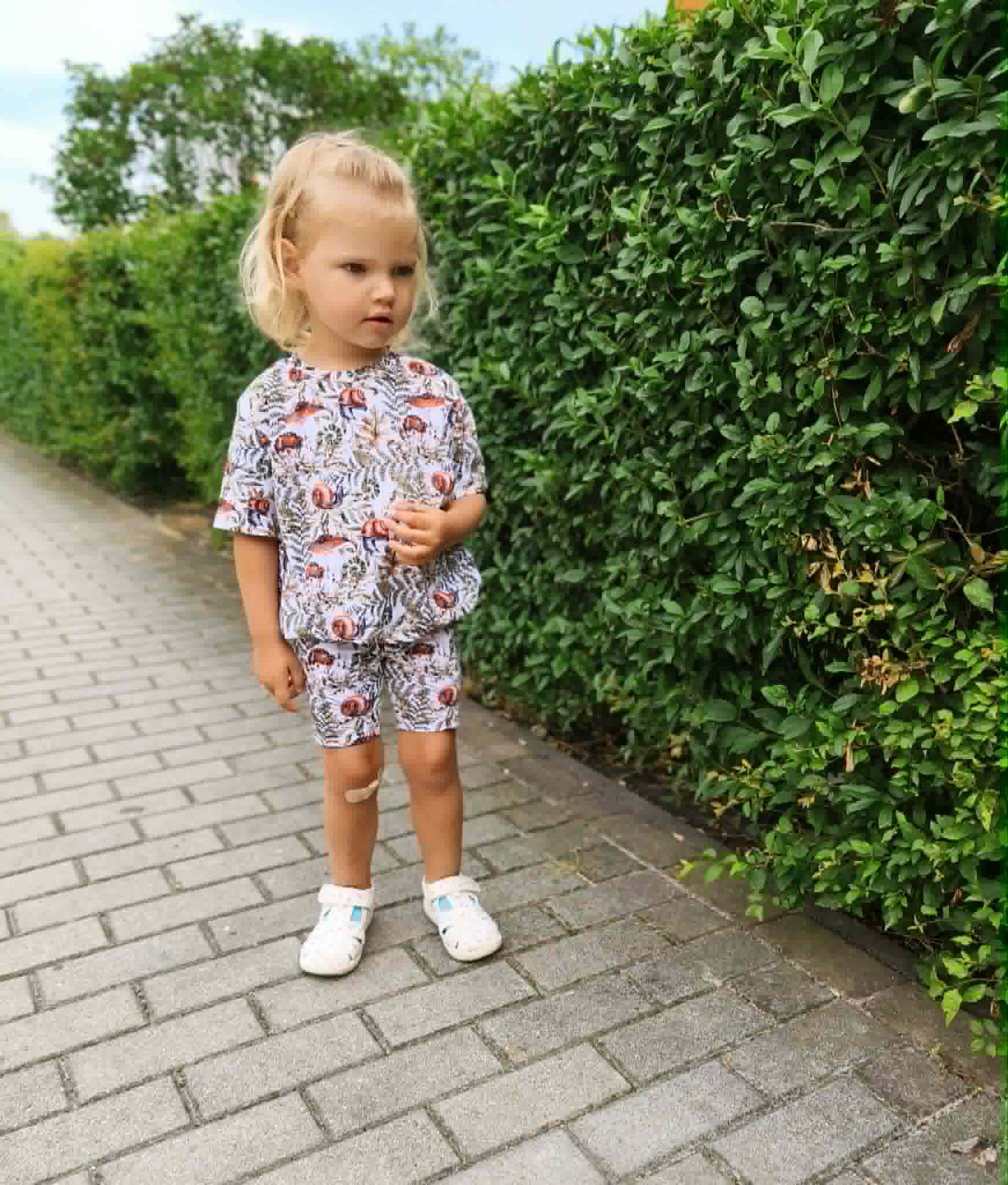 Letni komplet dziecięcy Ślimaki z koszulką i spodenkami handmade