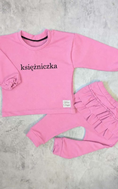 Dres dziecięcy Księżniczka z falbankami dla dziewczynki w kolorze różowym