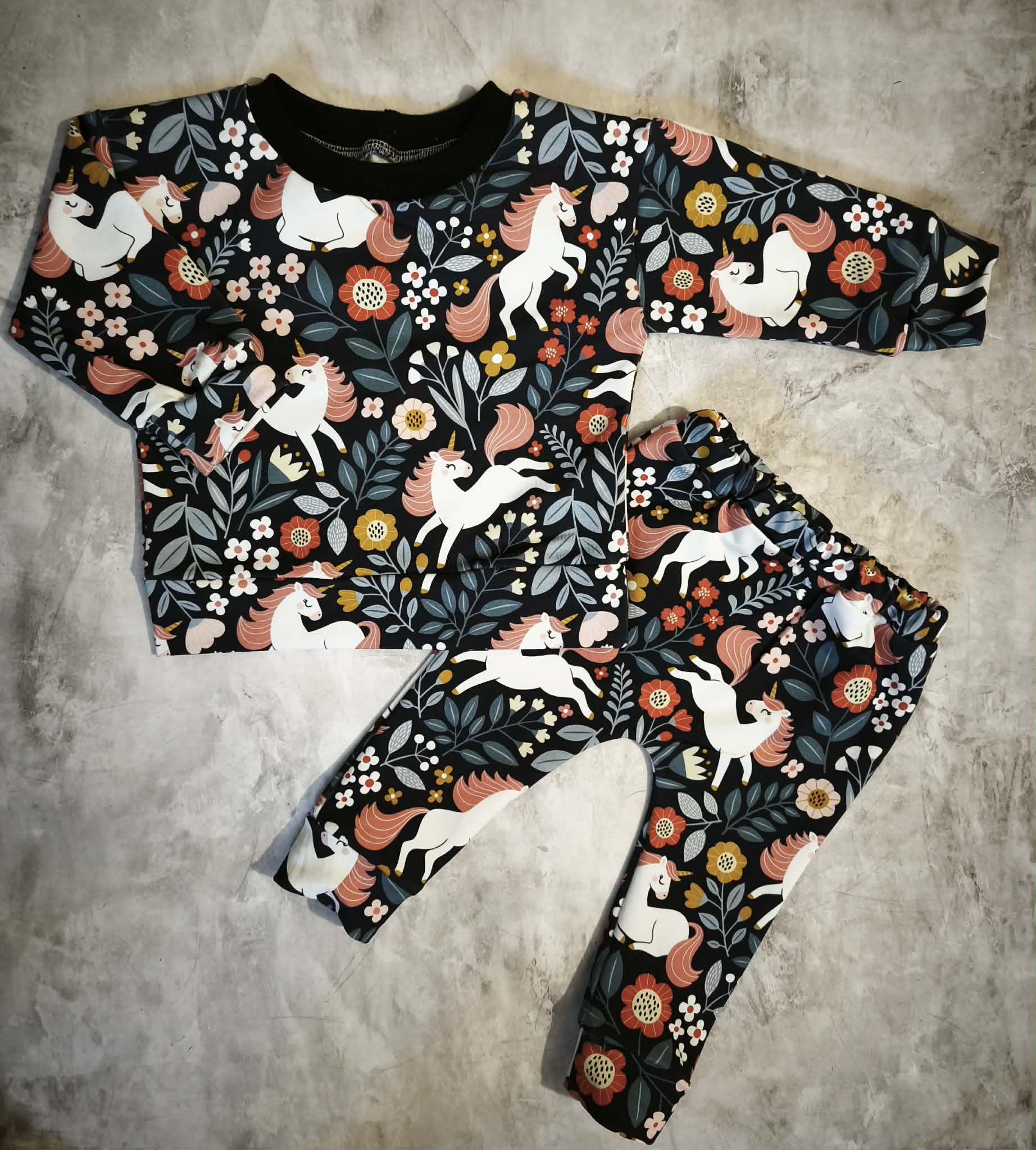 dres dziecięcy jednorożce w kwiatach bluza i spodnie